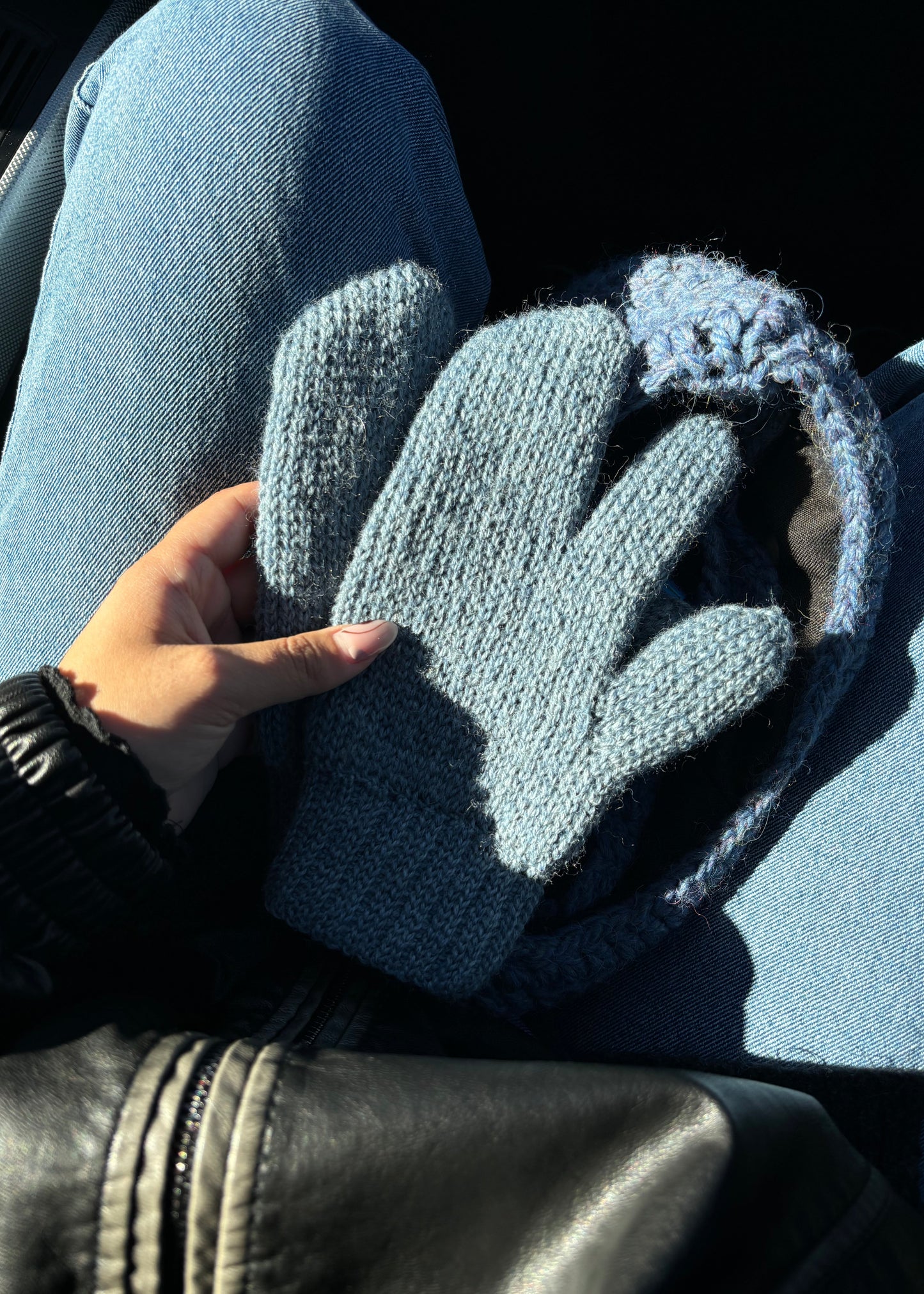 Frost Fin (not knit) Gloves - Crochet Pattern